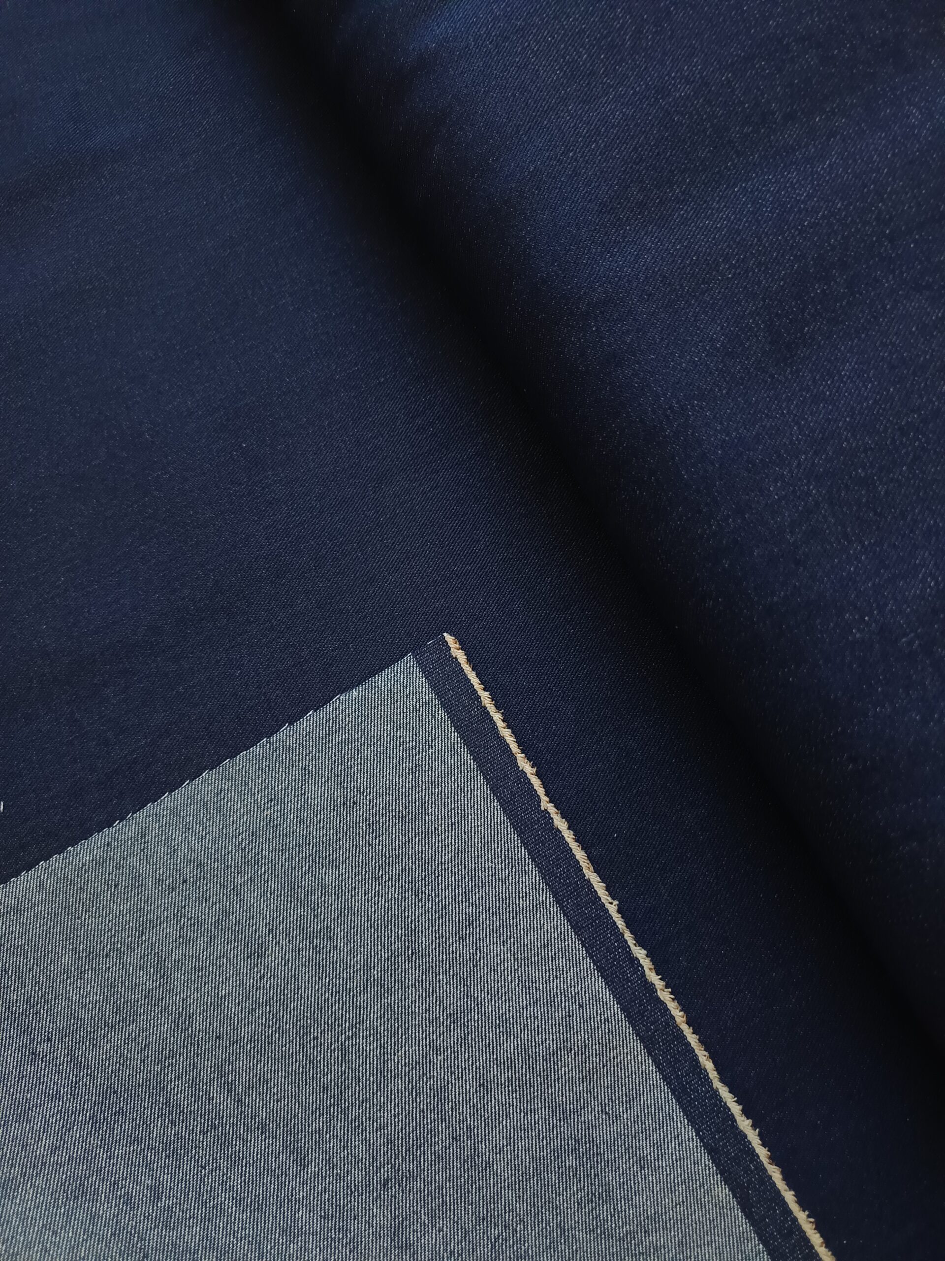 Tissu denim brut non lavé